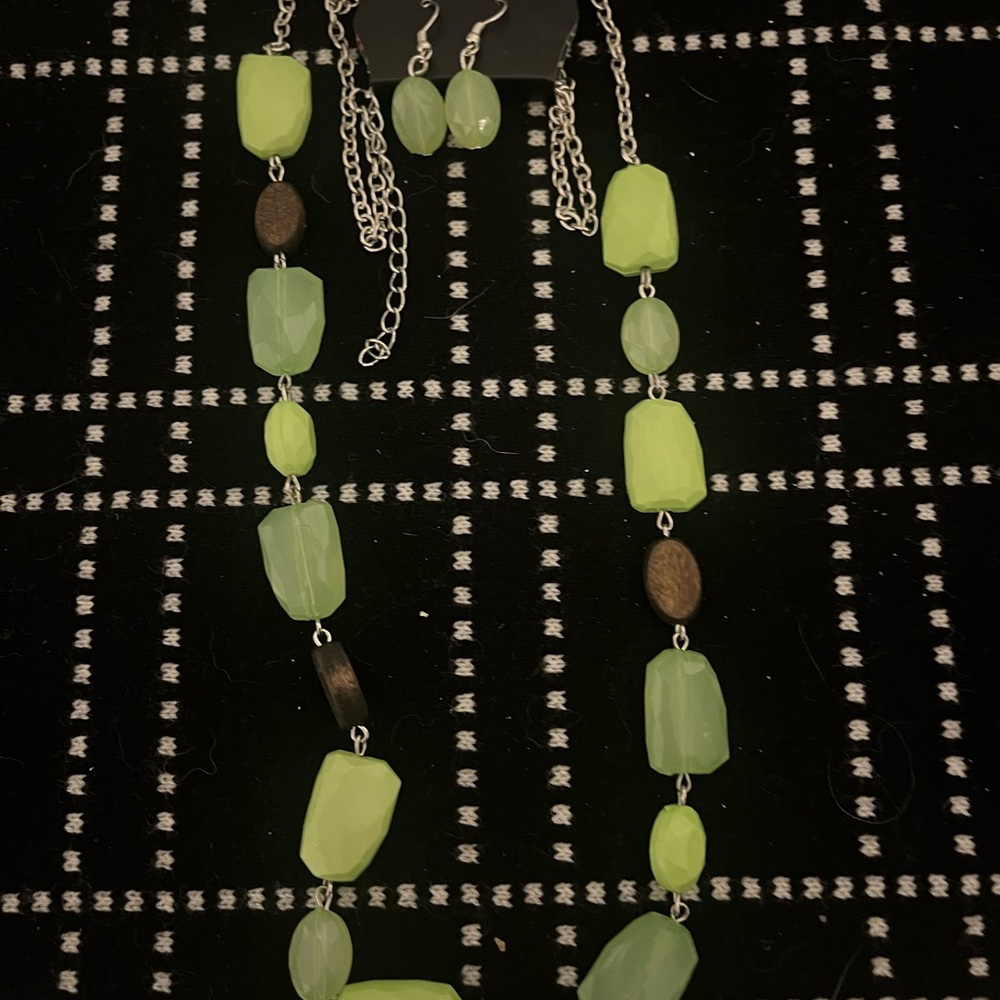 Paparazzi Lime Green and Silver Necklace Set